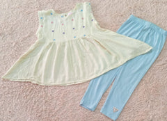 Breakout top with tights