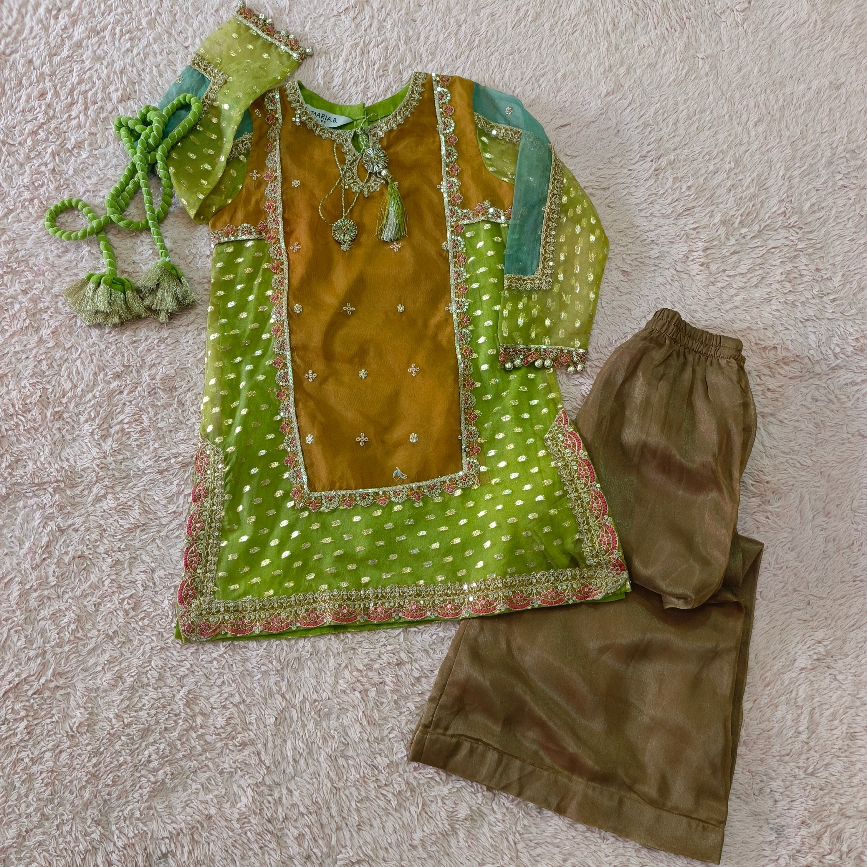 Maria. B girls dress (6to8)