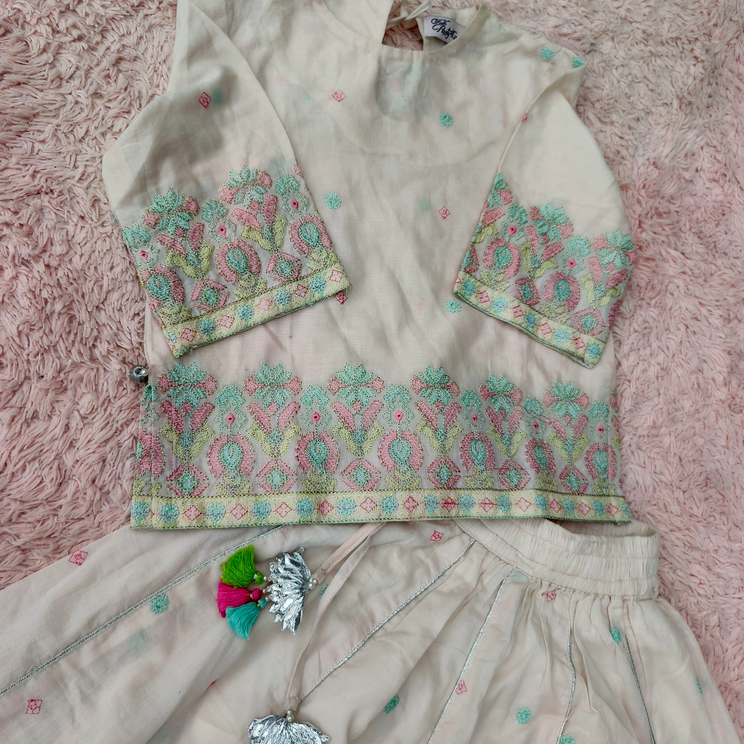 Kids parti girls length( 3to4)