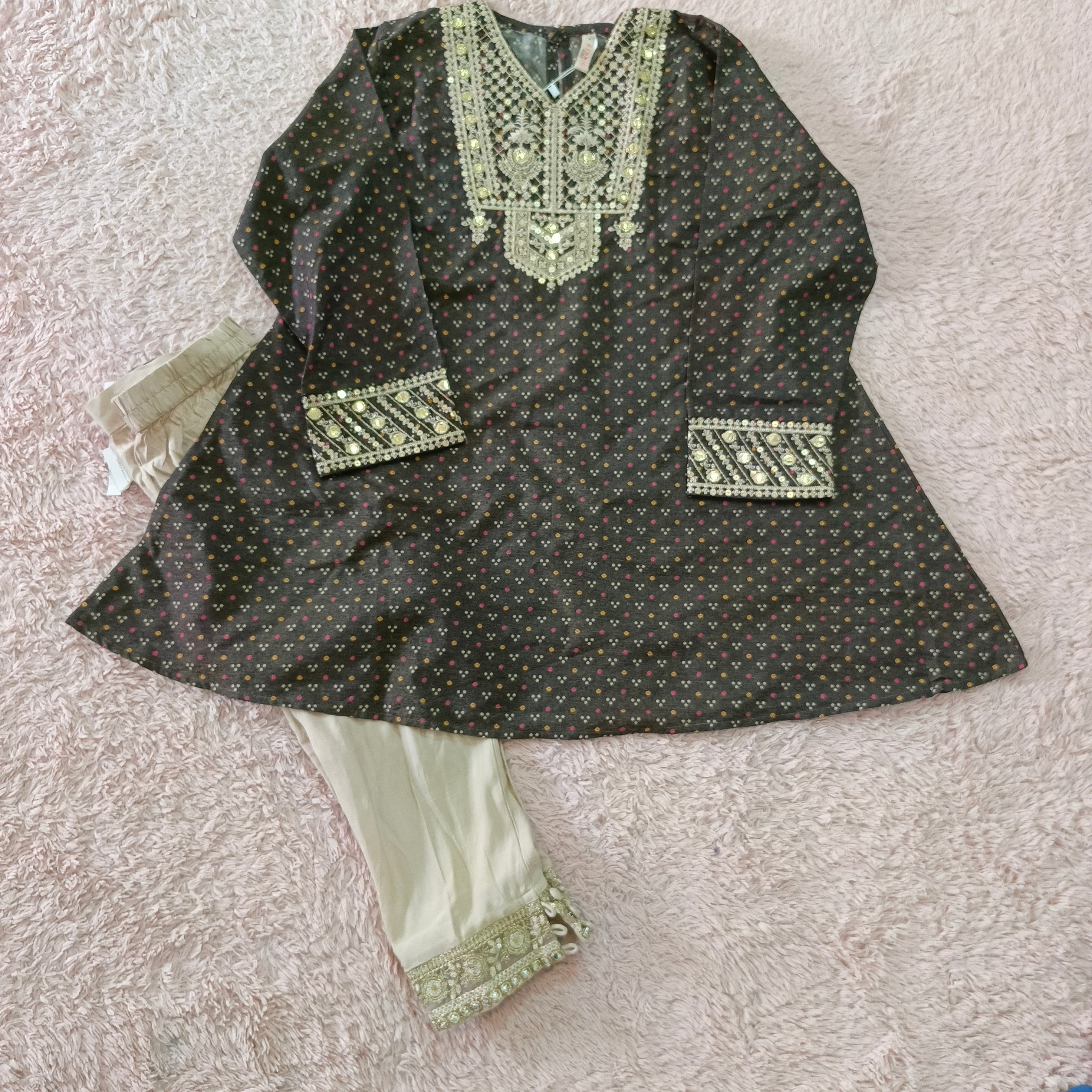 Ethnic girl dress (10to11yr)